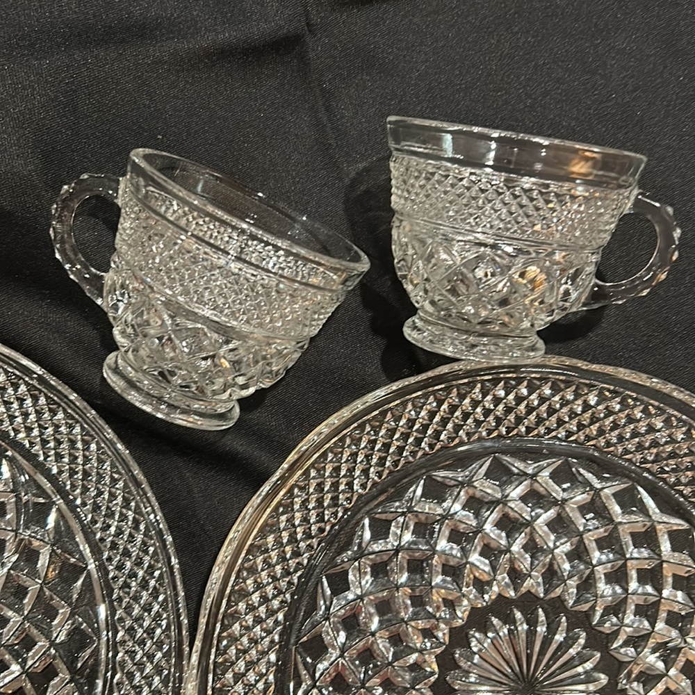2 Anchor Hocking WEXFORD Scalloped Starlite plates and mugs